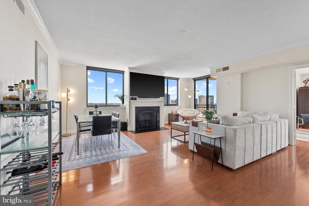 Image 8 of property listing at 414 WATER ST #1813, Baltimore, MD 21202