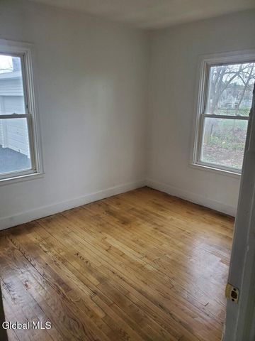 37 Swan Street, Schenectady, NY 12307