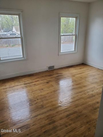 37 Swan Street, Schenectady, NY 12307