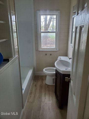 37 Swan Street, Schenectady, NY 12307