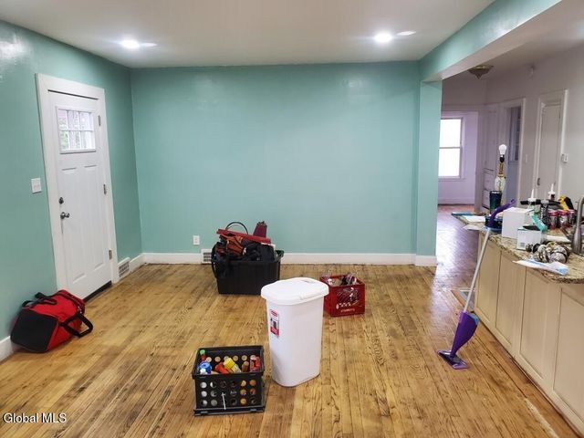 37 Swan Street, Schenectady, NY 12307