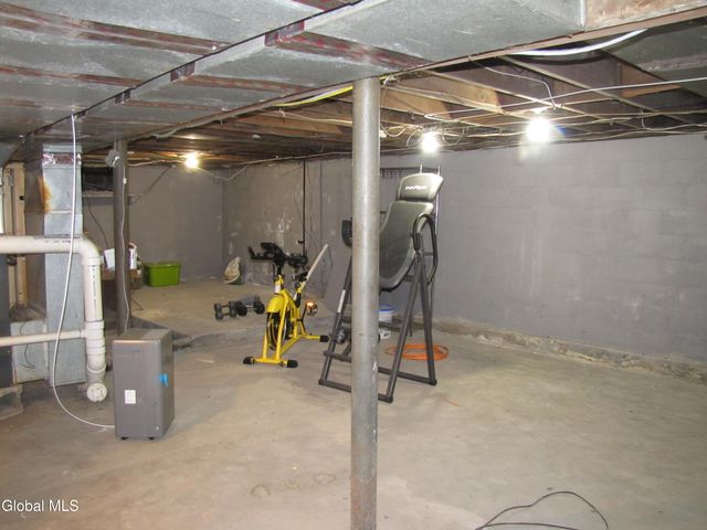 37 Swan Street, Schenectady, NY 12307