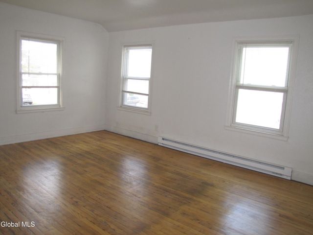 37 Swan Street, Schenectady, NY 12307