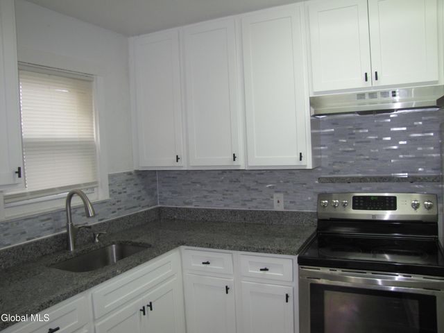 37 Swan Street, Schenectady, NY 12307