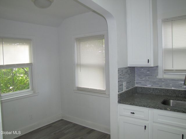 37 Swan Street, Schenectady, NY 12307