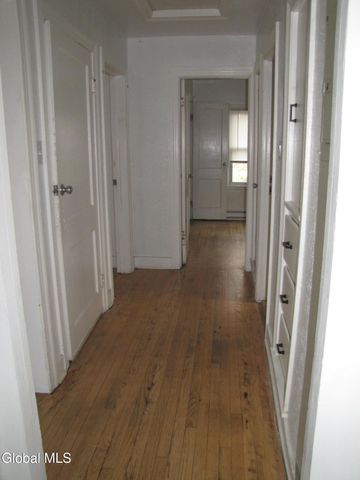 37 Swan Street, Schenectady, NY 12307