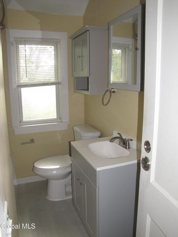 37 Swan Street, Schenectady, NY 12307