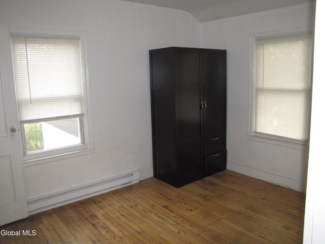 37 Swan Street, Schenectady, NY 12307