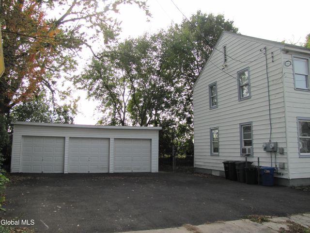 37 Swan Street, Schenectady, NY 12307