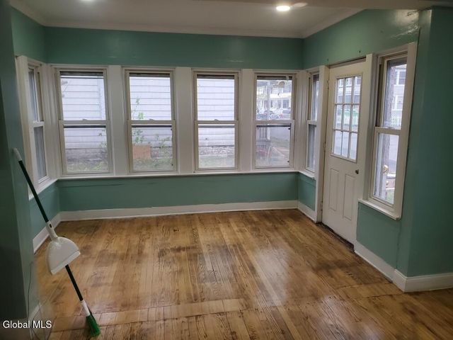 37 Swan Street, Schenectady, NY 12307