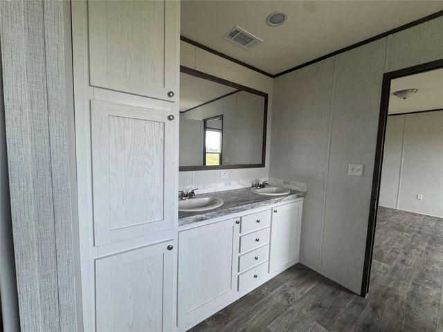 1231 Saddleback Drive, Bellville, TX 77418