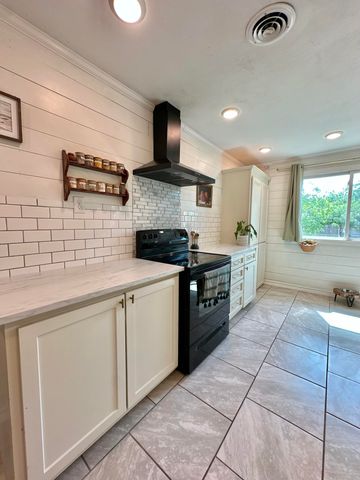 1515 S Van Buren Street, San Angelo, TX 76901