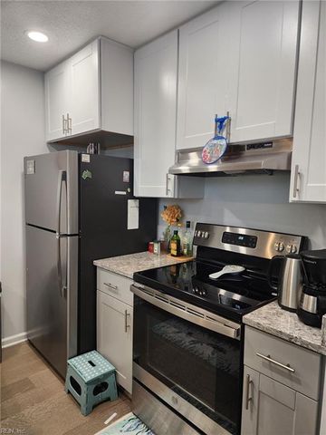 952 Saint Andrews RCH B, Chesapeake, VA 23320