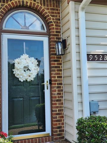 952 Saint Andrews RCH B, Chesapeake, VA 23320