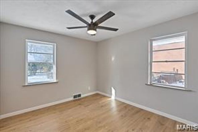 6902 Ira Avenue, St Louis, MO 63121