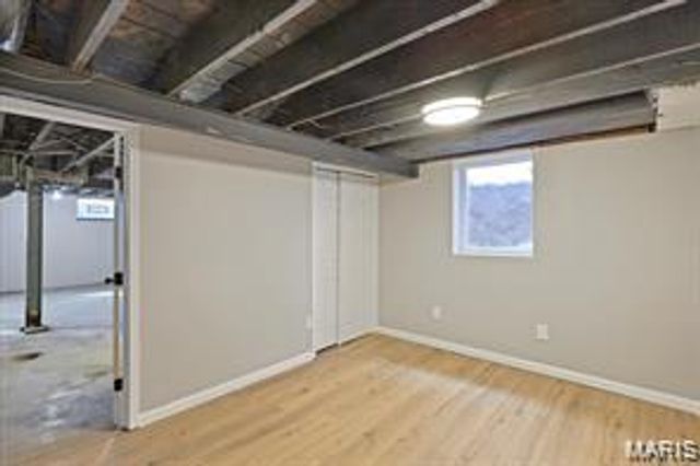 6902 Ira Avenue, St Louis, MO 63121