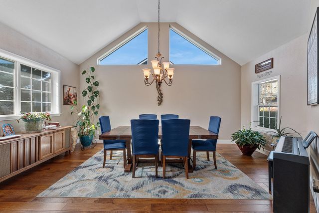 72 Pineridge Lane, Eagle Point, OR 97524