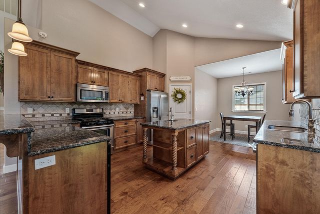 72 Pineridge Lane, Eagle Point, OR 97524