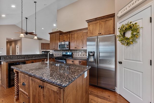 72 Pineridge Lane, Eagle Point, OR 97524