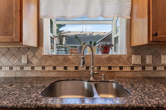 72 Pineridge Lane, Eagle Point, OR 97524