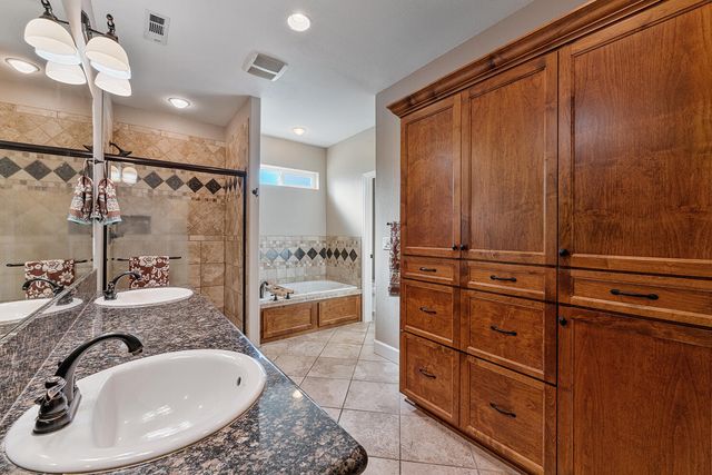 72 Pineridge Lane, Eagle Point, OR 97524