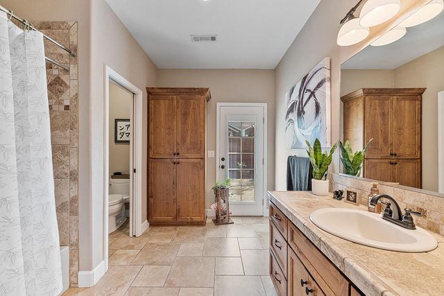 72 Pineridge Lane, Eagle Point, OR 97524