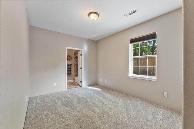 72 Pineridge Lane, Eagle Point, OR 97524