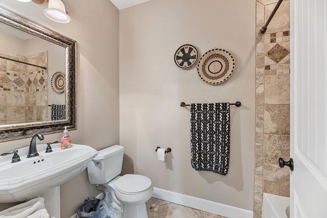 72 Pineridge Lane, Eagle Point, OR 97524