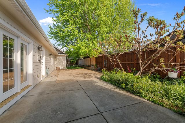 72 Pineridge Lane, Eagle Point, OR 97524