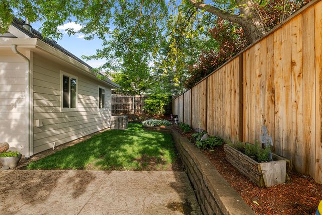 72 Pineridge Lane, Eagle Point, OR 97524