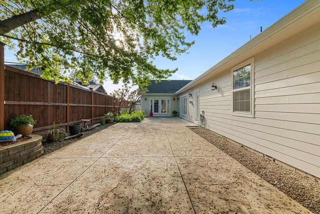 72 Pineridge Lane, Eagle Point, OR 97524