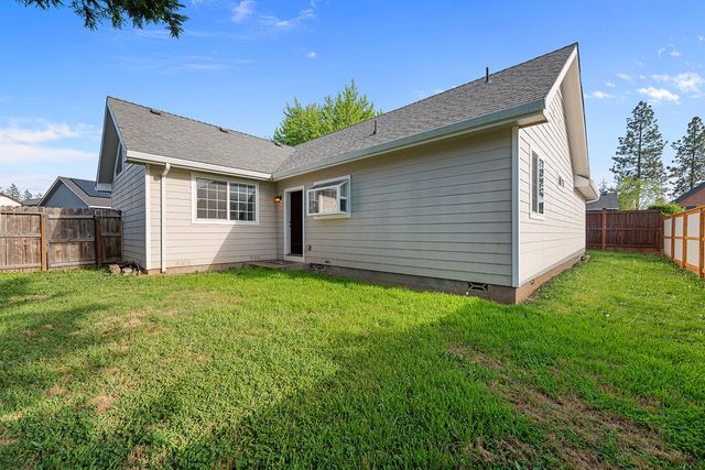 72 Pineridge Lane, Eagle Point, OR 97524