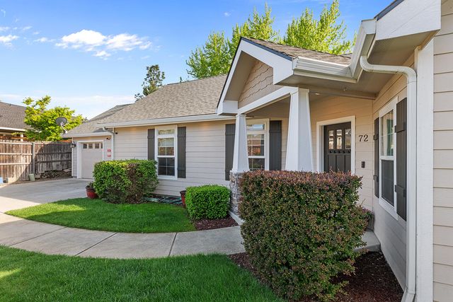 72 Pineridge Lane, Eagle Point, OR 97524