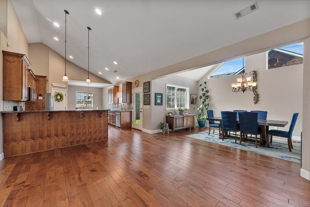 72 Pineridge Lane, Eagle Point, OR 97524