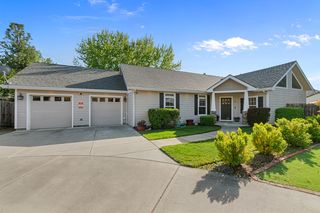 72 Pineridge Lane, Eagle Point, OR 97524