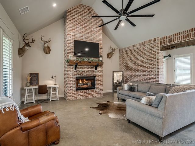 10055 Dentonville Road, Okmulgee, OK 74447