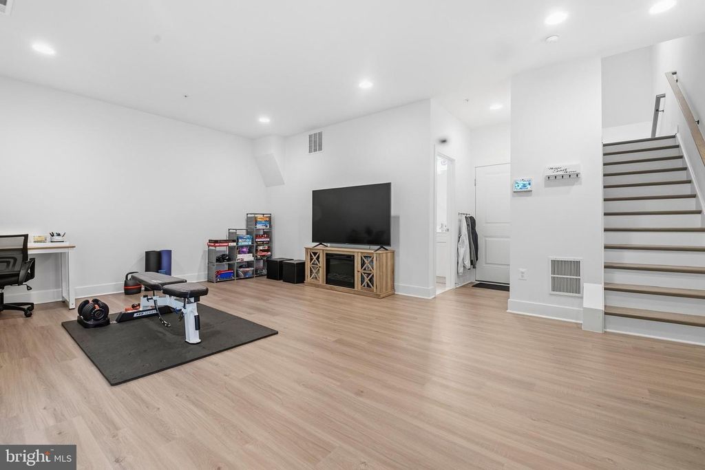 Image 38 of property listing at 320 ALLUVIUM DR, Laurel, MD 20724