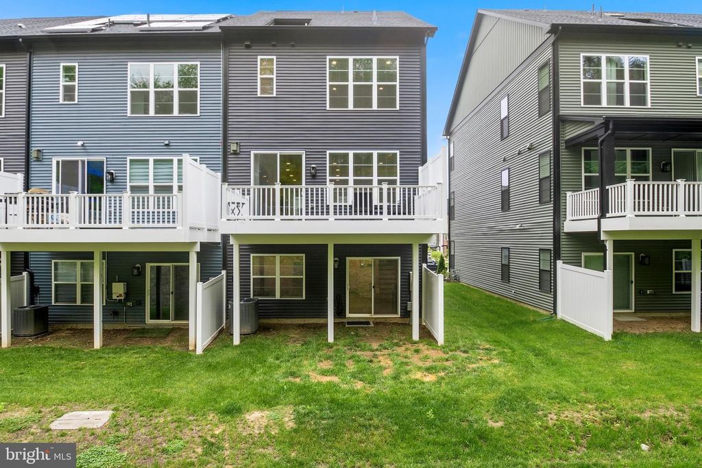 Image 4 of property listing at 320 ALLUVIUM DR, Laurel, MD 20724