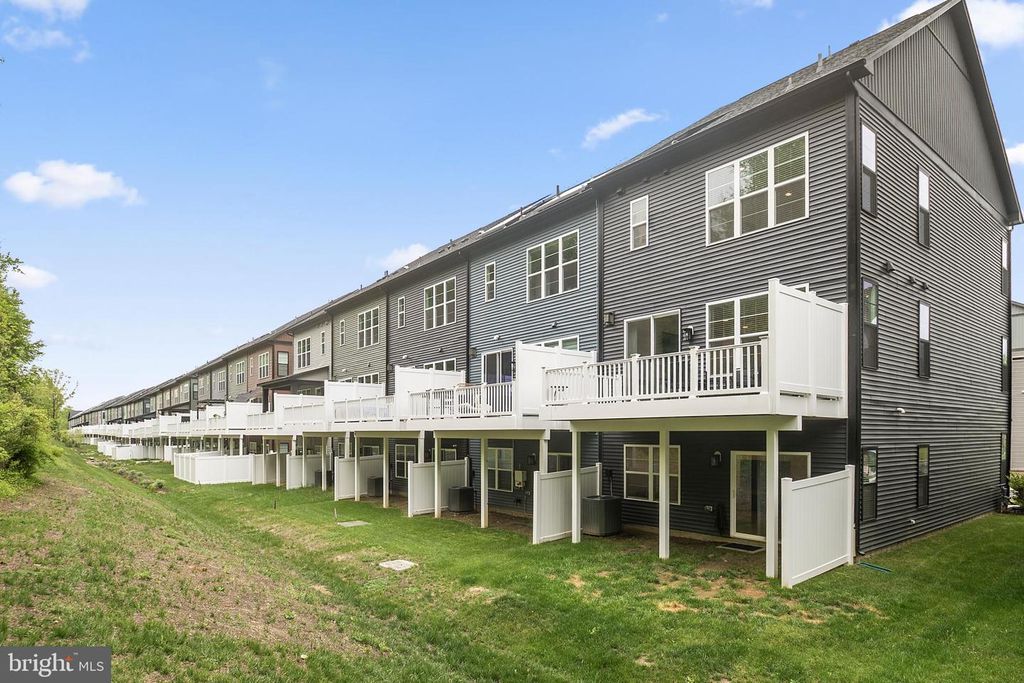 Image 5 of property listing at 320 ALLUVIUM DR, Laurel, MD 20724