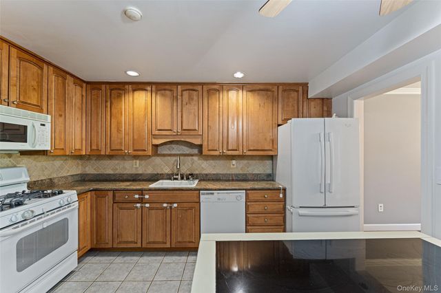 160 N Route 303 4, Congers, NY 10920