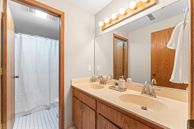 2231 52nd Street NW, Rochester, MN 55901