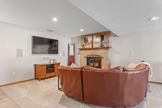 2231 52nd Street NW, Rochester, MN 55901