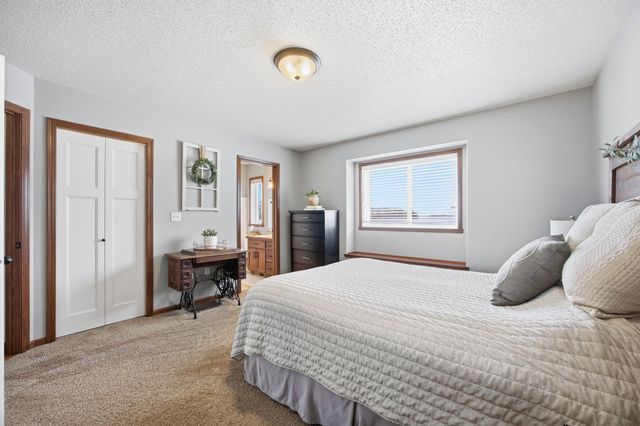 813 W Summerwood Trail, Dilworth, MN 56529