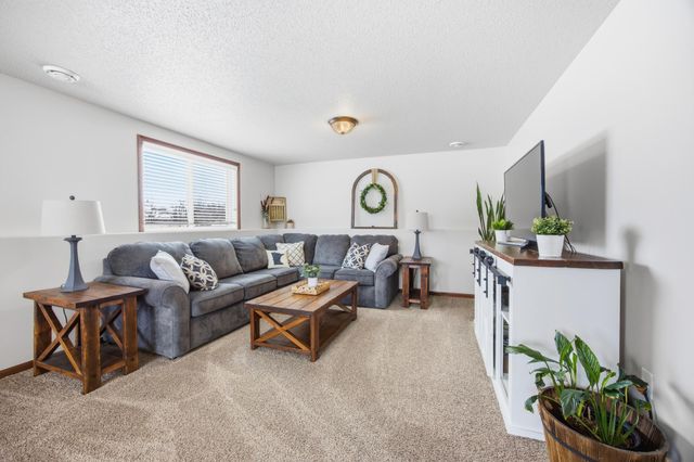 813 W Summerwood Trail, Dilworth, MN 56529