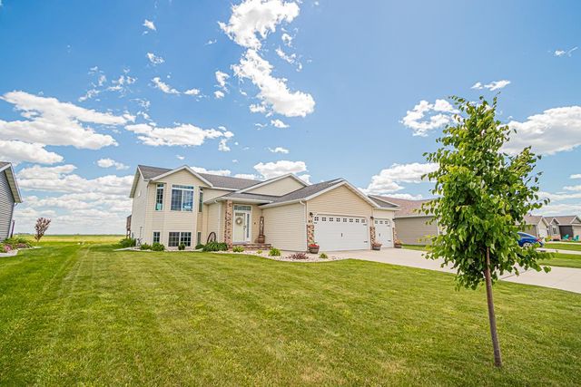 813 W Summerwood Trail, Dilworth, MN 56529