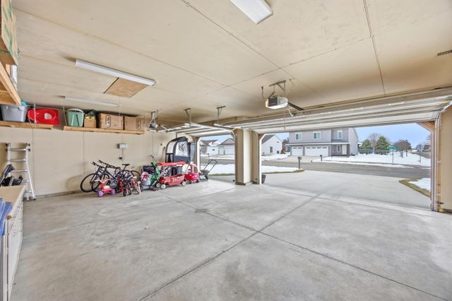 813 W Summerwood Trail, Dilworth, MN 56529