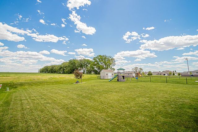 813 W Summerwood Trail, Dilworth, MN 56529