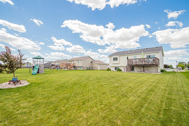 813 W Summerwood Trail, Dilworth, MN 56529