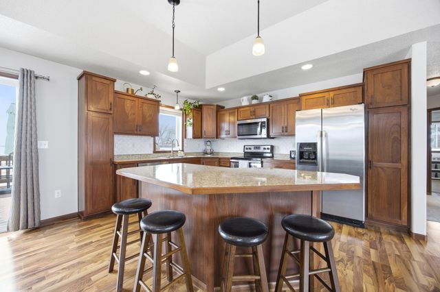 813 W Summerwood Trail, Dilworth, MN 56529