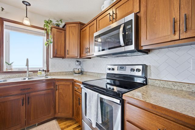 813 W Summerwood Trail, Dilworth, MN 56529